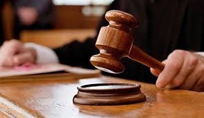 خلص عليه بسبب موبايل.. تأجيل محاكمة قاتل شاب بمركز الرياض